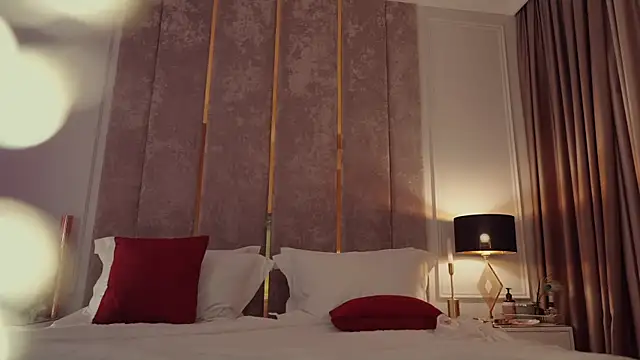 MilaDYstarlight live sex cam