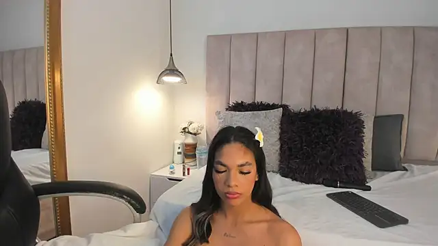 arianaa_miller_'s cam snapshot