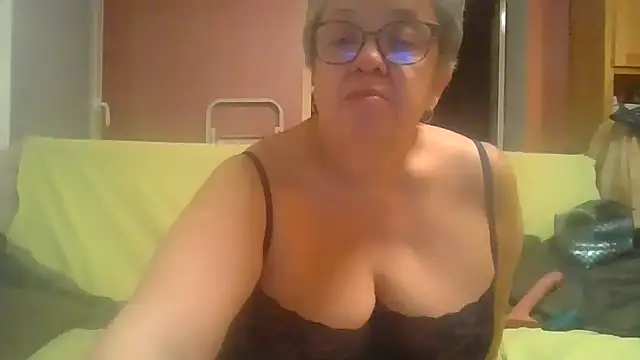 Vandeae44 live sex cam