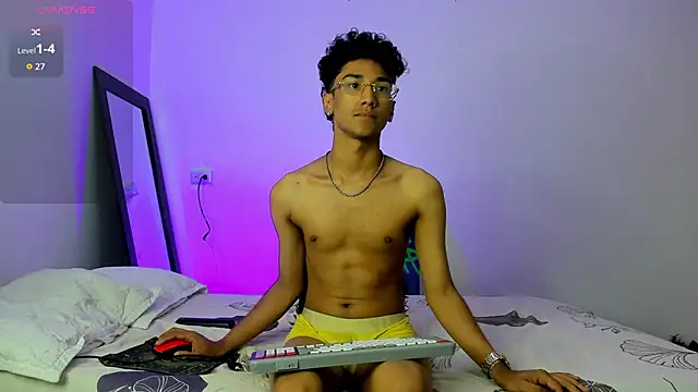 harrytwink18 live sex cam