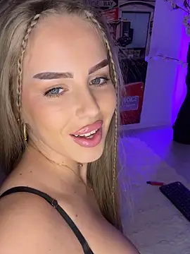 AubrieleRouj1's cam snapshot