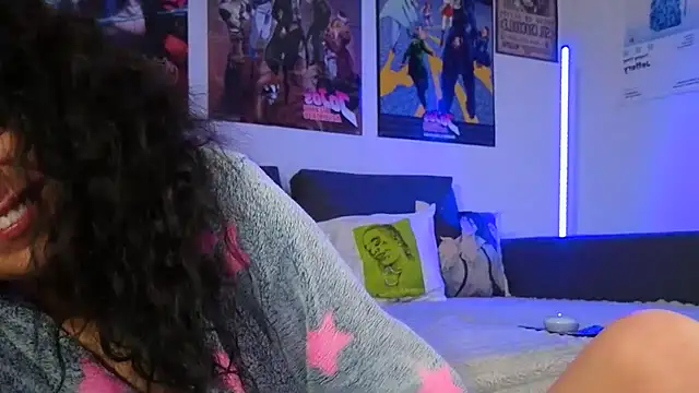 KiraQuinn1 live sex cam