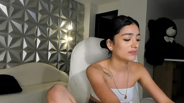 zoerouse_'s cam snapshot