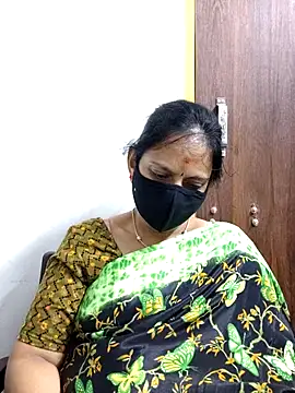 Queen-Neha's cam snapshot