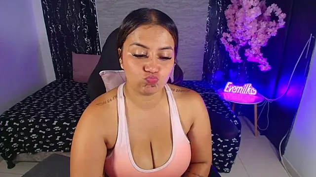 evelin_999_'s cam snapshot