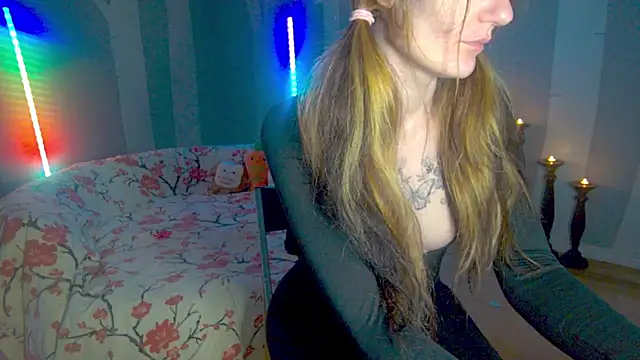 YourFavCanadianMILF's cam snapshot