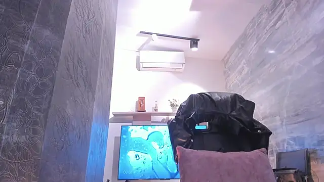 LunaBaker-1's cam snapshot