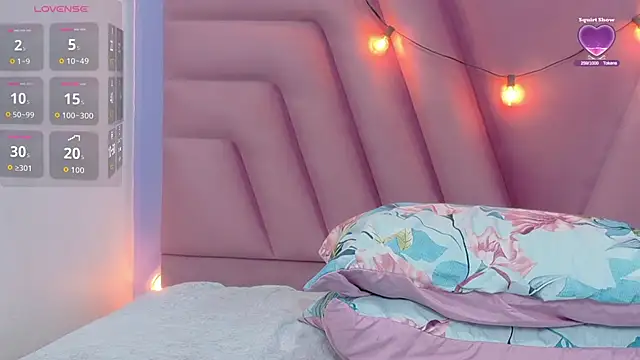 hornybarelylegalgirl's cam snapshot