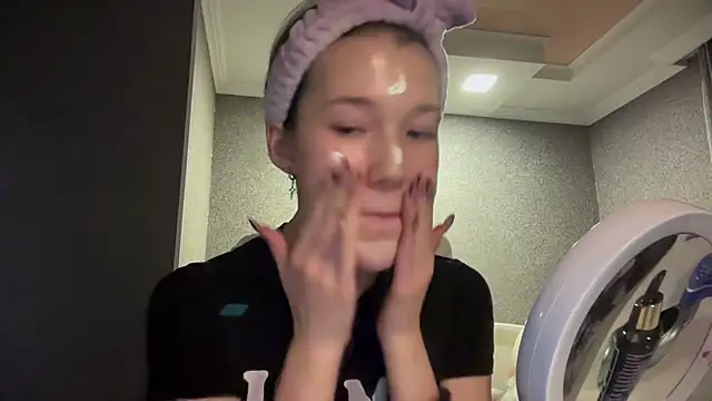 lilXdomii live sex cam