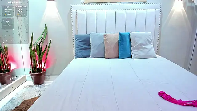 _EmilyJireh_'s cam snapshot