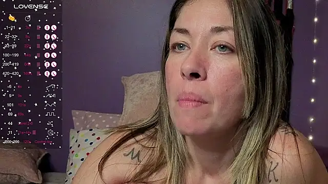 MiraKisss live sex cam