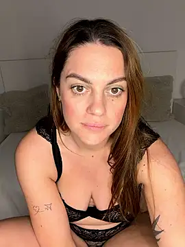 laraslittlesecrett's cam snapshot