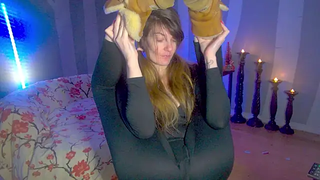 YourFavCanadianMILF's cam snapshot