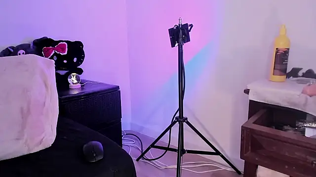 raven__white1's cam snapshot