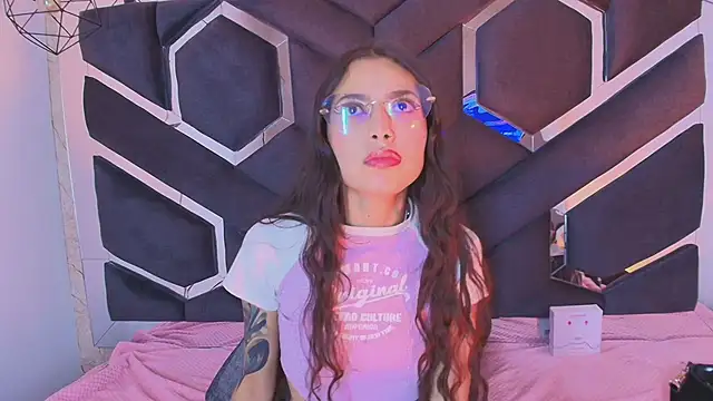 viollettaa_'s cam snapshot