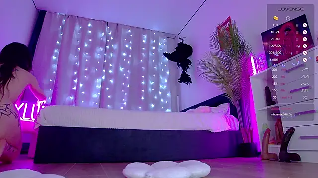 Sayluna live sex cam