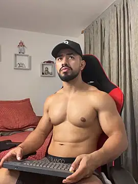 Ezzio_Scolaro live sex cam