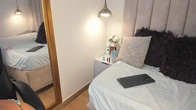 arianaa_miller_'s cam snapshot