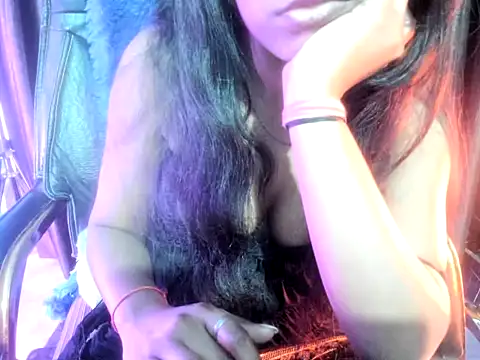 Priya_Sengar's cam snapshot