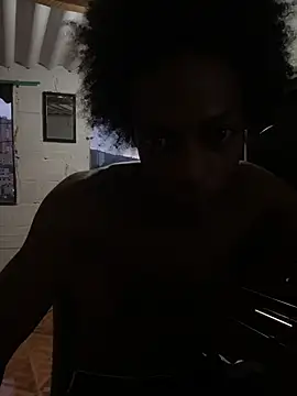 Larry-n-clouds live sex cam