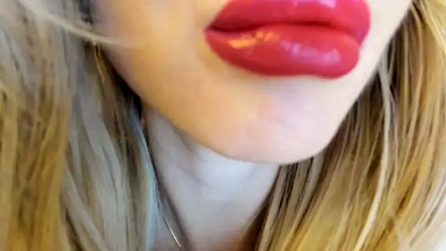 Politeeliza's cam snapshot