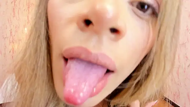 Emily_Whinfre's cam snapshot