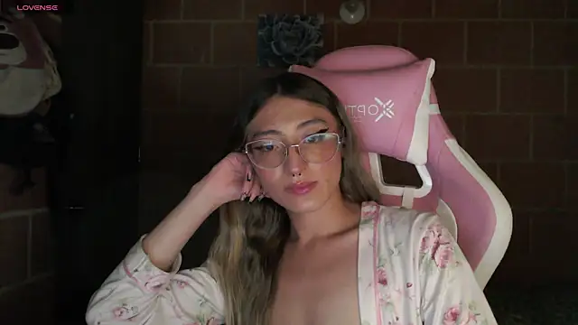 Andrea_camilaaa live sex cam