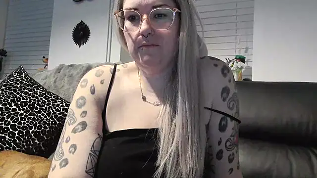 Sizzling_Indie36's cam snapshot