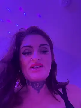 MommyScarletEire live sex cam