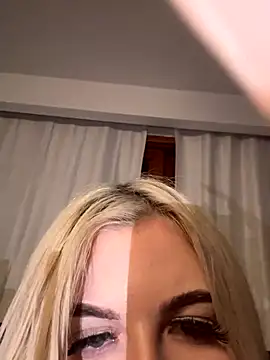 Steffi_Snowbunny live sex cam