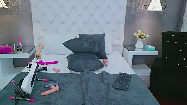 VioletFroost's cam snapshot