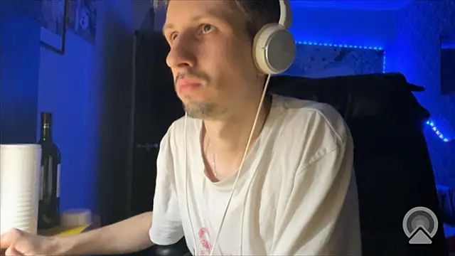 Aki-Laky live sex cam