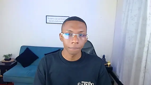 Miilo18 live sex cam