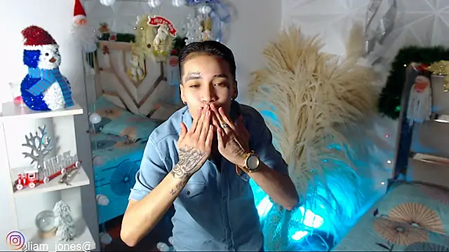 Jonesliam23 live sex cam