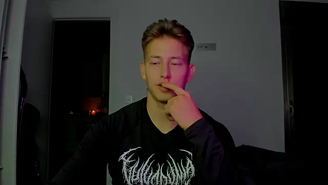 find0m_master's cam snapshot