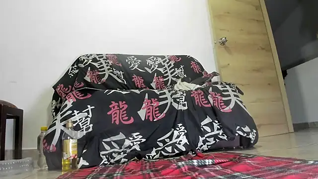 esmeraldastrong live sex cam