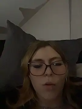 Milly-Kiss's cam snapshot