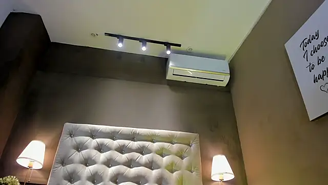 GabyLaurens's cam snapshot