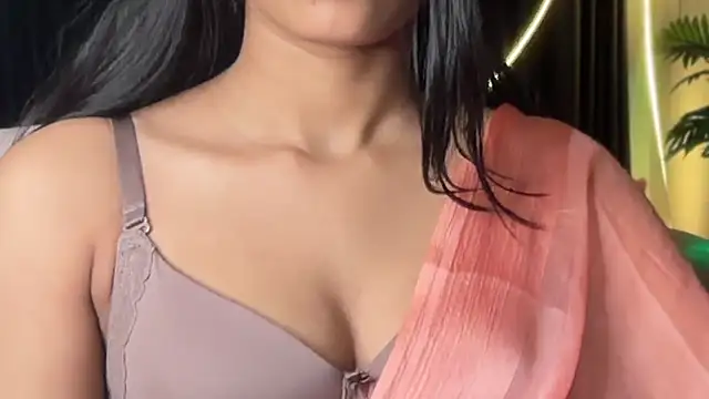 Wow-nisha's cam snapshot