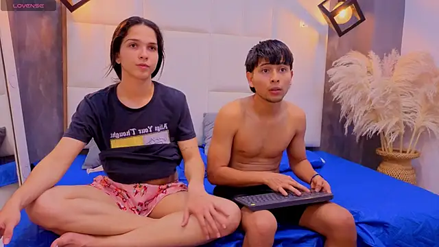 Isaa_and_Calvin's cam snapshot