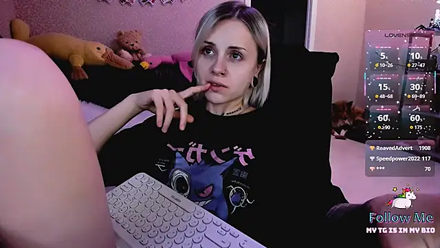 NaniMoore live sex cam