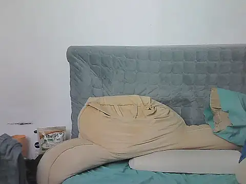 AlphaLatinoBear live sex cam