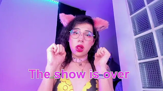 Sweet-SharoKitty live sex cam