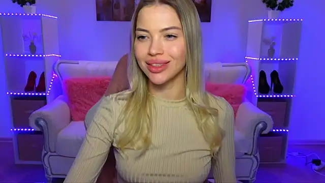 EmmyMills's cam snapshot