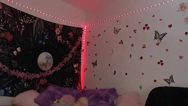 Emillyy_m's cam snapshot