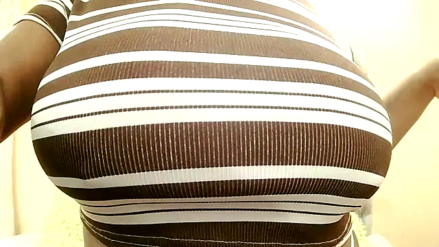 BubblegumBaddiexxxx's cam snapshot