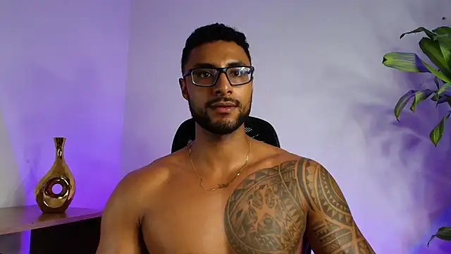 LiamGarcia1 live sex cam