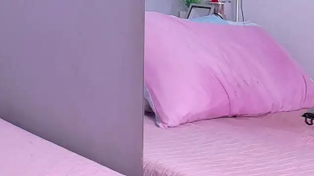 cutepetitee's cam snapshot