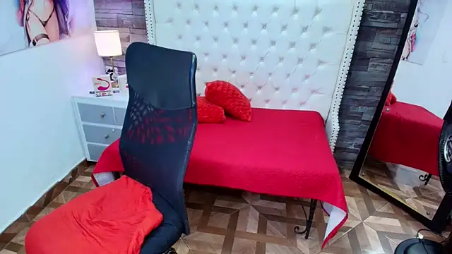 TRINY_TS live sex cam