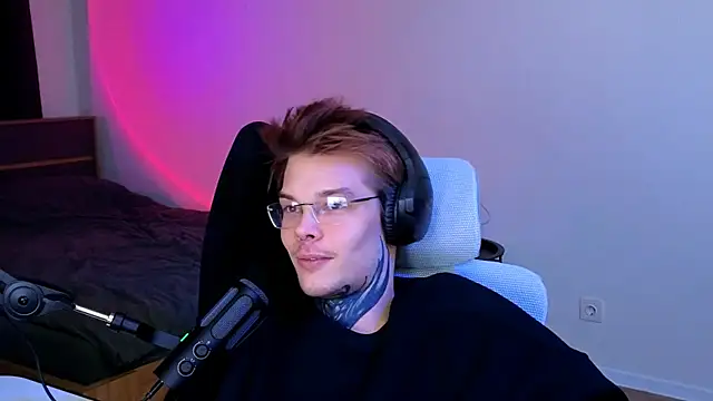 DENIS_HERE's cam snapshot